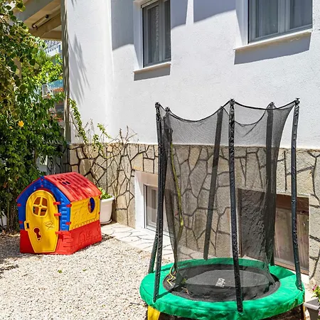 Azure Bliss Apartmanhotel