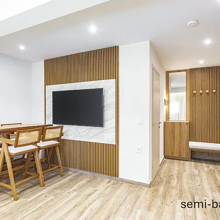 Azure Bliss Apartmanhotel 4*