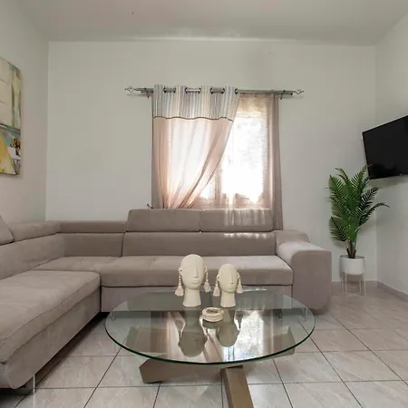 Azure Bliss Apartmanhotel