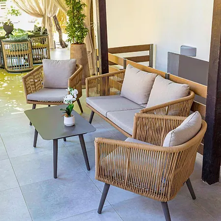 Azure Bliss Apartmanhotel