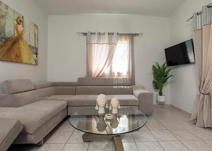 Azure Bliss Apartahotel