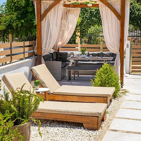 Aparthotel Azure Bliss 4*