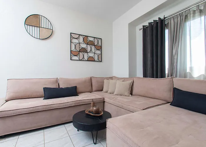 Azure Bliss Apartahotel